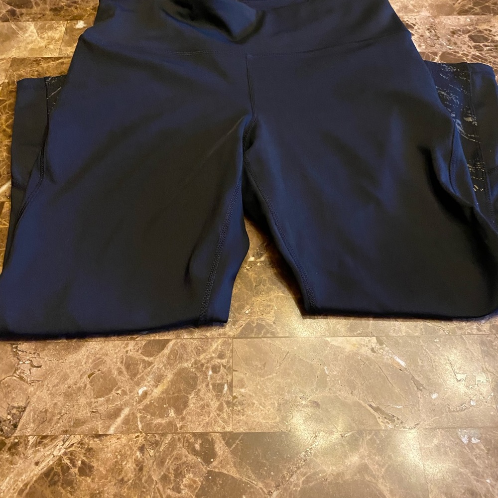 NWOT Capri leggings. - Picture 3 of 6
